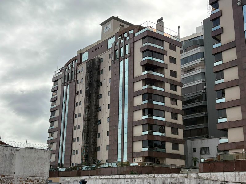 Apartamento de 141,37m² - Beira Mar Norte, localizado em Florianópolis - SC, bairro Centro
