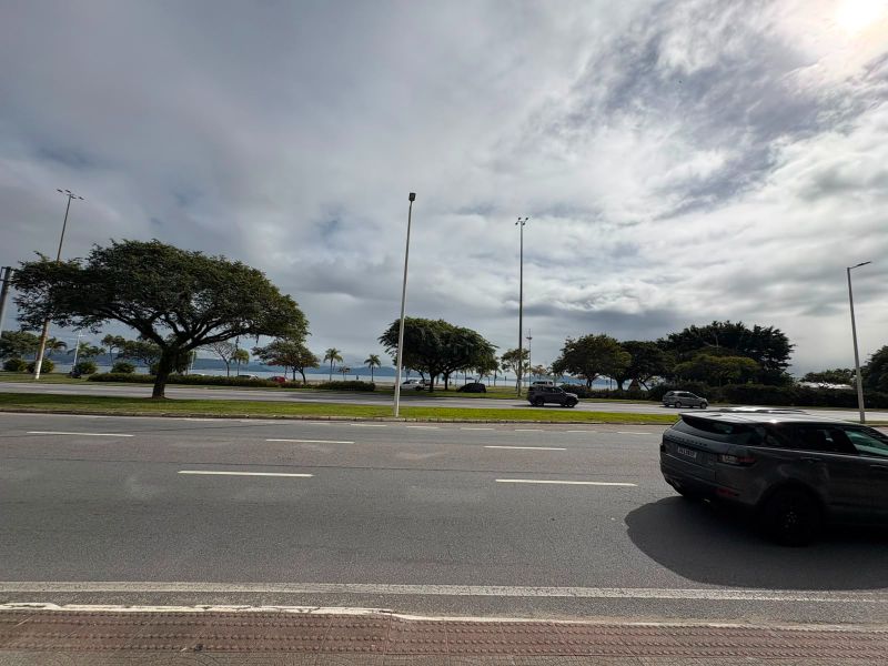 Apartamento de 141,37m² - Beira Mar Norte, localizado em Florianópolis - SC, bairro Centro