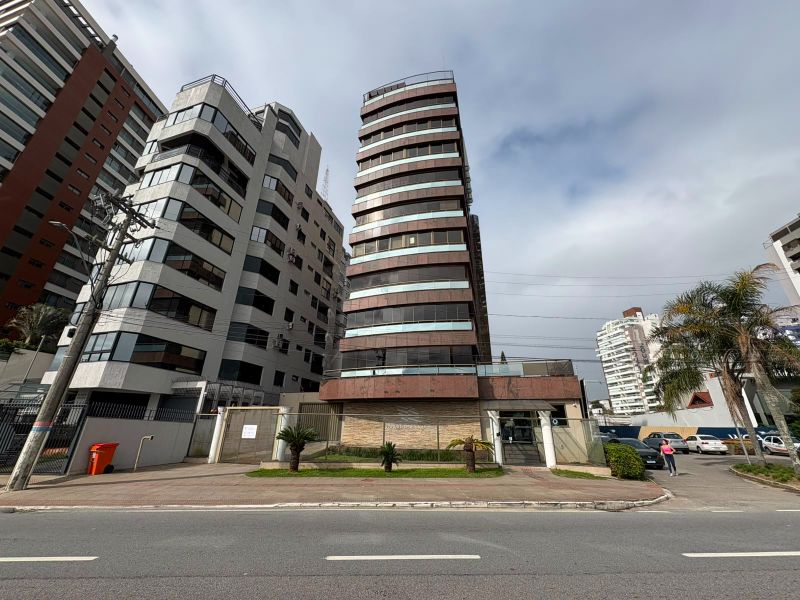 Apartamento de 141,37m² - Beira Mar Norte, localizado em Florianópolis - SC, bairro Centro
