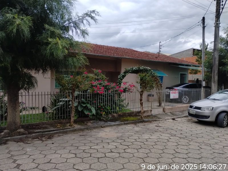 2ª praça: cota parte de 16,66% de imóvel urbano.