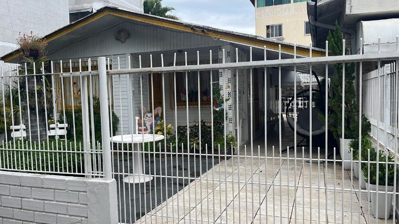 VENDA DIRETA:TERRENO 300m², EDIFICADO,CANASVIEIRAS, localizado em Florianópolis - SC, bairro Canasvieiras