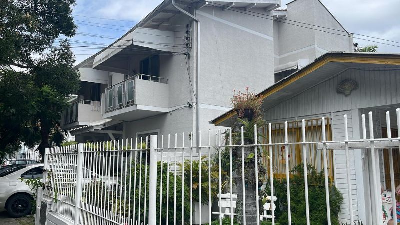 VENDA DIRETA:TERRENO 300m², EDIFICADO,CANASVIEIRAS, localizado em Florianópolis - SC, bairro Canasvieiras