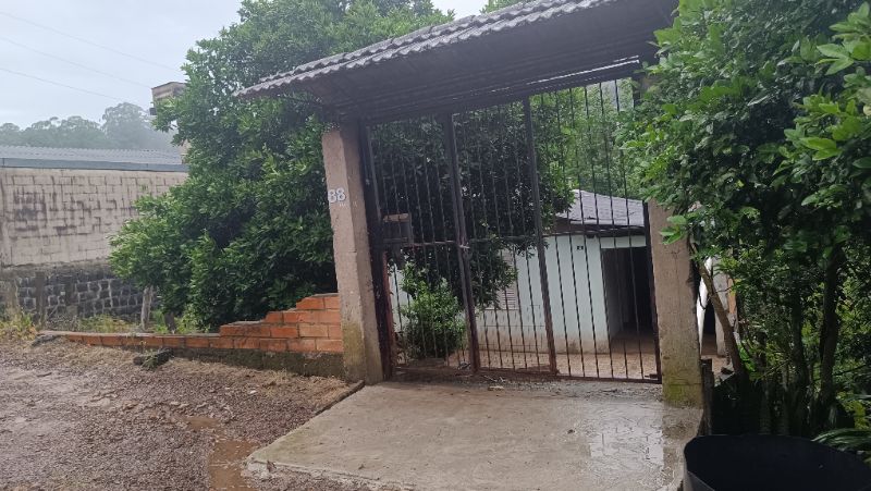 Terreno com edificação no bairro da gruta.