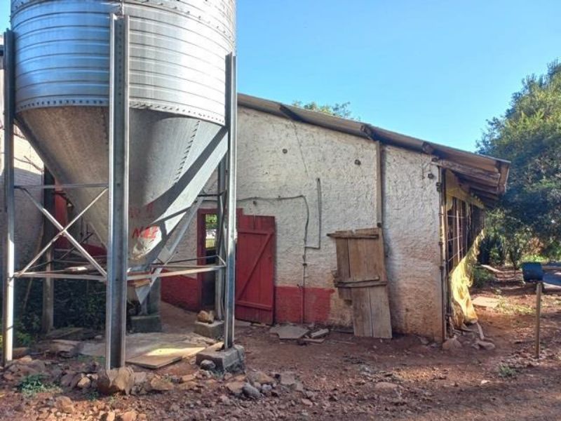 Terreno com 96.800,00m² com granja e moradias, localizado em Concórdia - SC