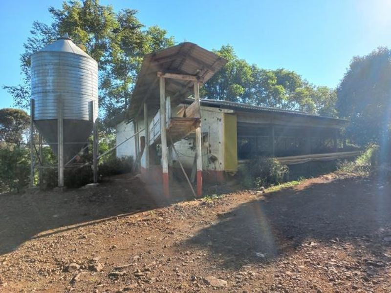 Terreno com 96.800,00m² com granja e moradias, localizado em Concórdia - SC