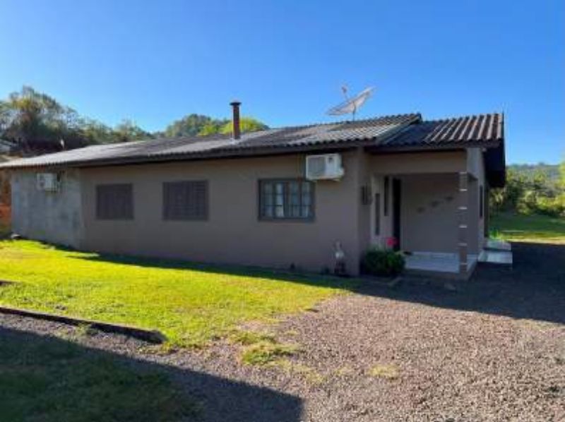 Terreno Urbano com 5 edificações, localizado em Jaborá - SC