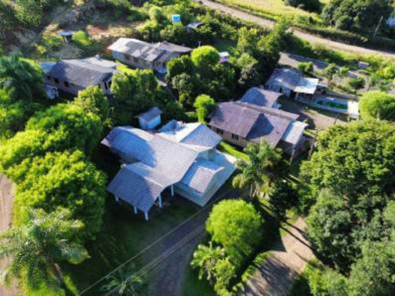 Terreno Urbano com 5 edificações, localizado em Jaborá - SC