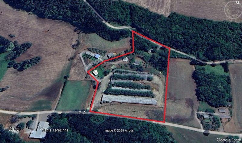 Terreno rural casas e edificações