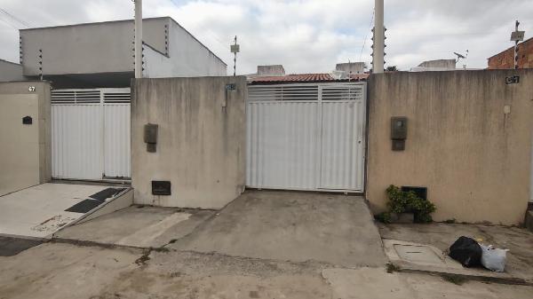 Casa : area_privativa: 66,6: area_terren.