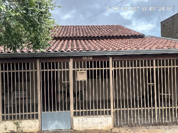 Casa : area_privativa: 117,25: area_terr.