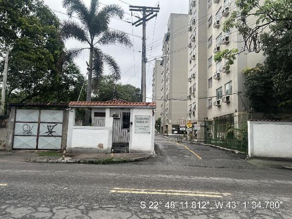 Apartamento : area_privativa: 67,13: area_terre.