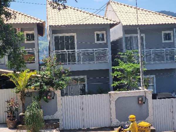 Casa : area_privativa: 72,79: area_terre.