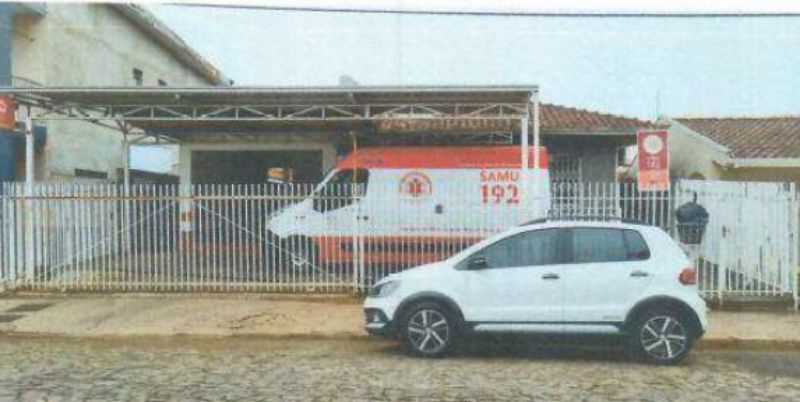 Terreno com edificação.