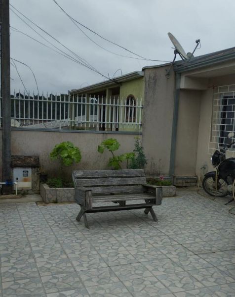 Terreno com Casa, Bairro Pinheirinho, localizado em Curitiba - PR