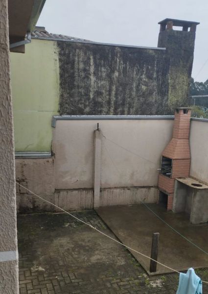 Terreno com Casa, Bairro Pinheirinho, localizado em Curitiba - PR