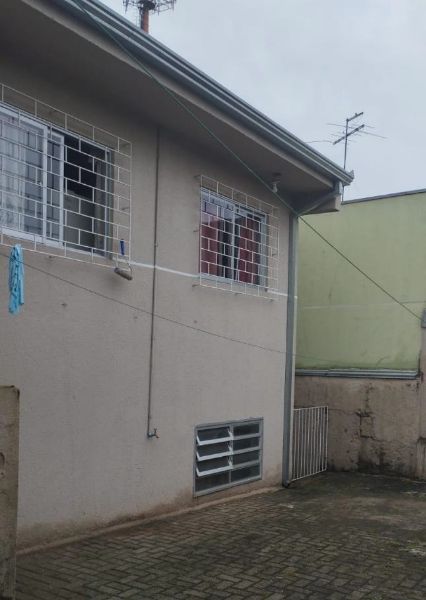 Terreno com Casa, Bairro Pinheirinho, localizado em Curitiba - PR