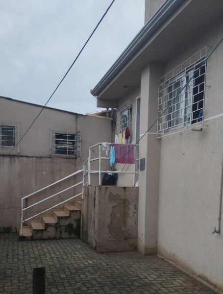 Terreno com Casa, Bairro Pinheirinho, localizado em Curitiba - PR