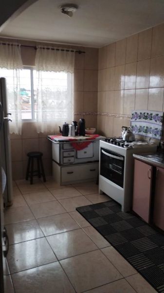 Terreno com Casa, Bairro Pinheirinho, localizado em Curitiba - PR