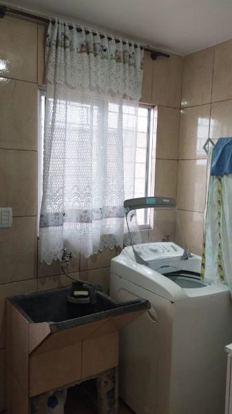 Terreno com Casa, Bairro Pinheirinho, localizado em Curitiba - PR
