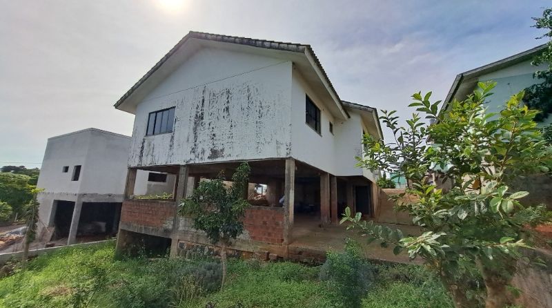 Terreno com casa (desocupada), localizado em Pinhalzinho - SC