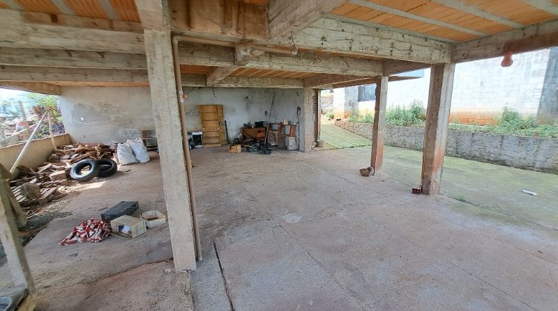 Terreno com casa (desocupada), localizado em Pinhalzinho - SC