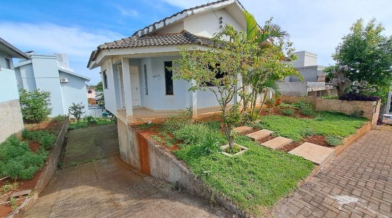 Terreno com casa (desocupada), localizado em Pinhalzinho - SC