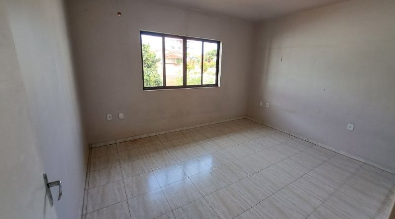 Terreno com casa (desocupada), localizado em Pinhalzinho - SC