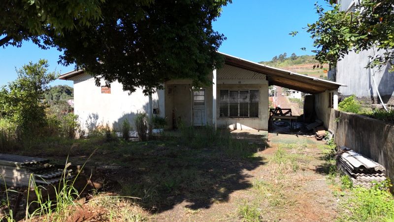 Terreno com casa em Palmitos/SC, localizado em Palmitos - SC