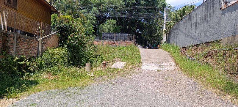 Terreno com 549,00 m² com barracão, localizado em Concórdia - SC, bairro Vista Alegre