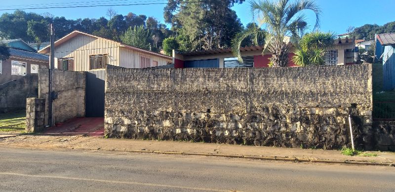 Terreno com 700,00m² mais casa com 139,00m², localizado em Caçador - SC
