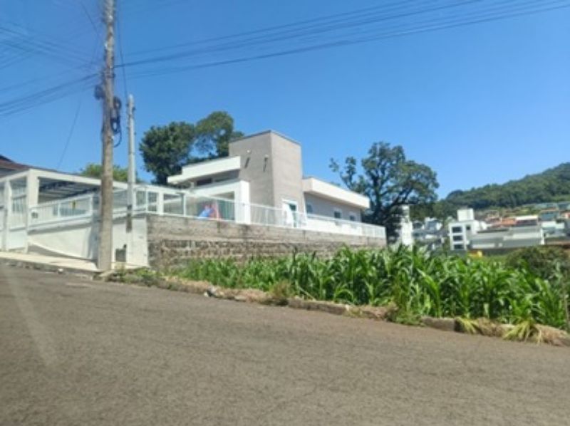 Terreno com Casa 150,00m² em Concórdia/SC, localizado em Concórdia - SC, bairro Guilherme Reich