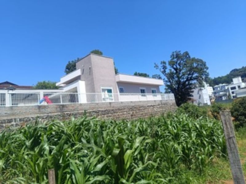 Terreno com Casa 150,00m² em Concórdia/SC, localizado em Concórdia - SC, bairro Guilherme Reich