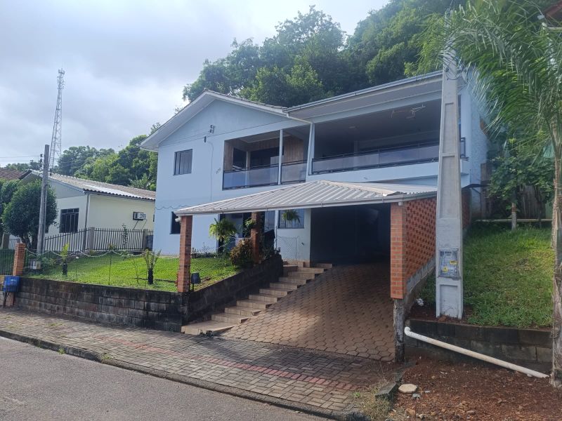 Terreno 450,00m²  com casa de 180,00m², localizado em Piratuba - SC