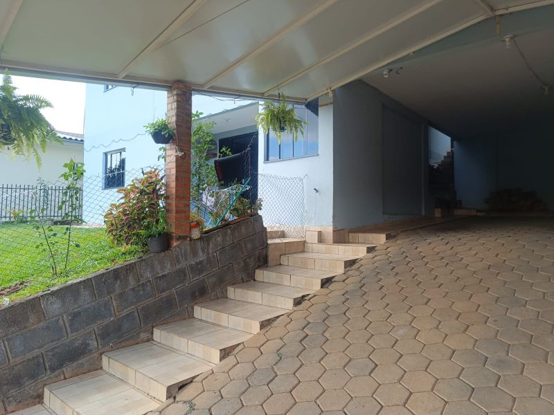 Terreno 450,00m²  com casa de 180,00m², localizado em Piratuba - SC