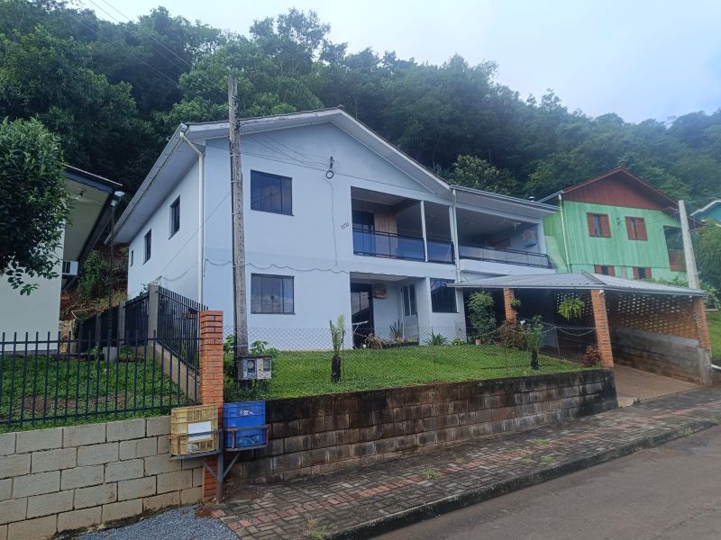 Terreno 450,00m²  com casa de 180,00m², localizado em Piratuba - SC