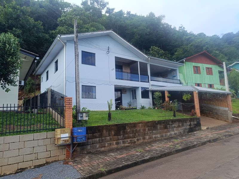 Terreno 450,00m²  com casa de 180,00m², localizado em Piratuba - SC