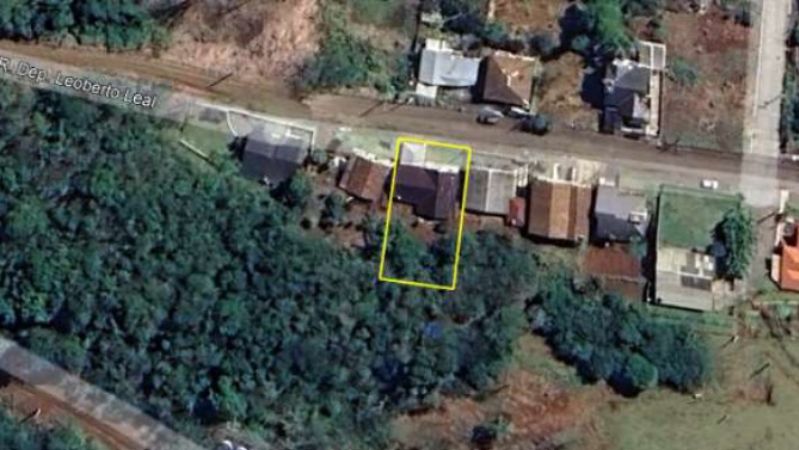 Terreno 450,00m²  com casa de 180,00m², localizado em Piratuba - SC