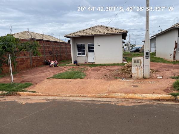Casa : area_privativa: 43,85: area_terre