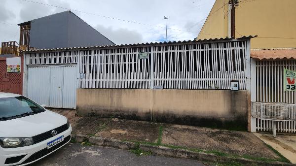 Casa : AREA_PRIVATIVA: 127: AREA_TERRENO, localizado em Brasília - DF