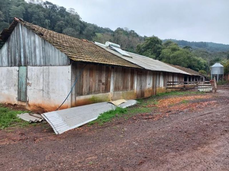Terreno com edificações em Pres. Kenedy, localizado em Concórdia - SC