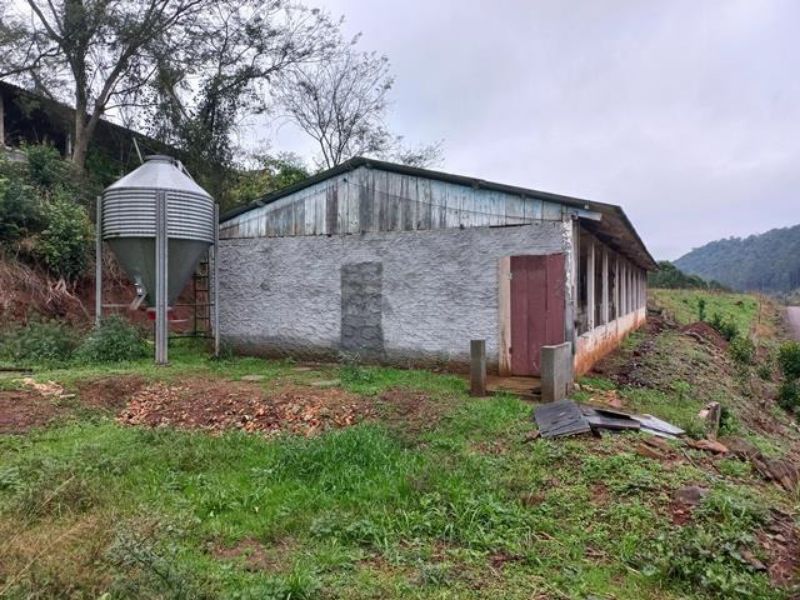 Terreno com edificações em Pres. Kenedy, localizado em Concórdia - SC
