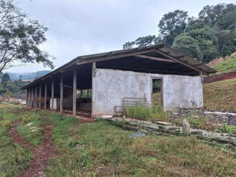 Terreno com edificações em Pres. Kenedy, localizado em Concórdia - SC