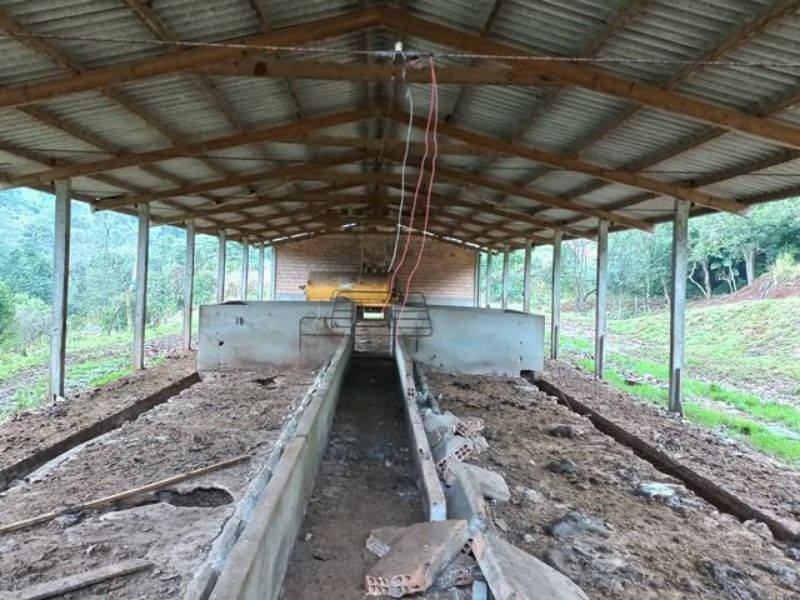 Terreno com edificações em Pres. Kenedy, localizado em Concórdia - SC