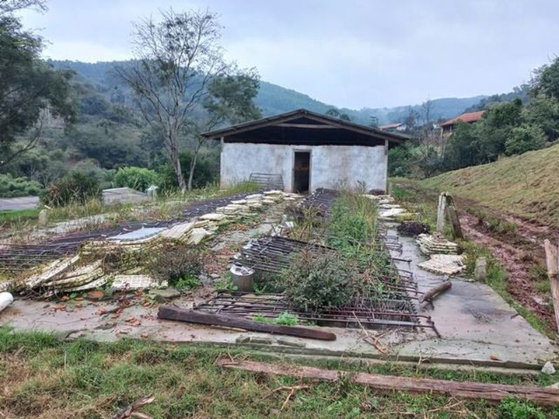Terreno com edificações em Pres. Kenedy, localizado em Concórdia - SC