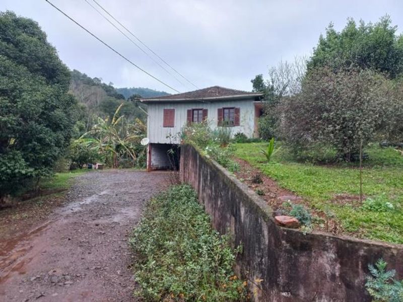 Terreno com edificações em Pres. Kenedy, localizado em Concórdia - SC
