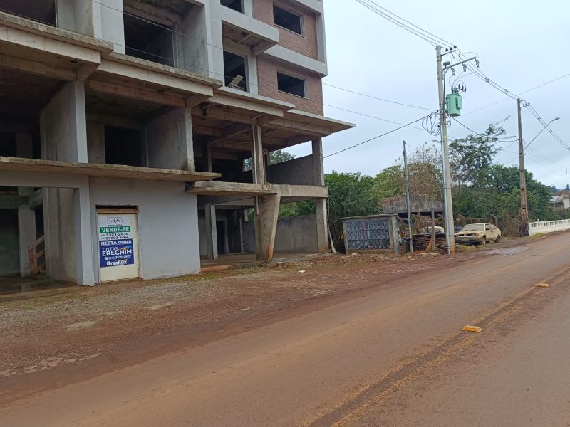 Sala Comercial em construção com 107,22m², localizado em Jacutinga - RS, bairro Centro