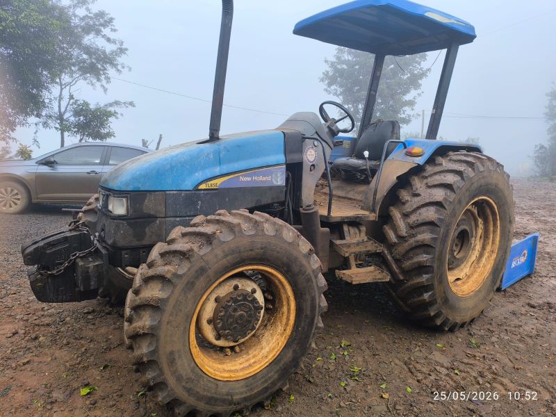 Trator New Holland - modelo TL85E
