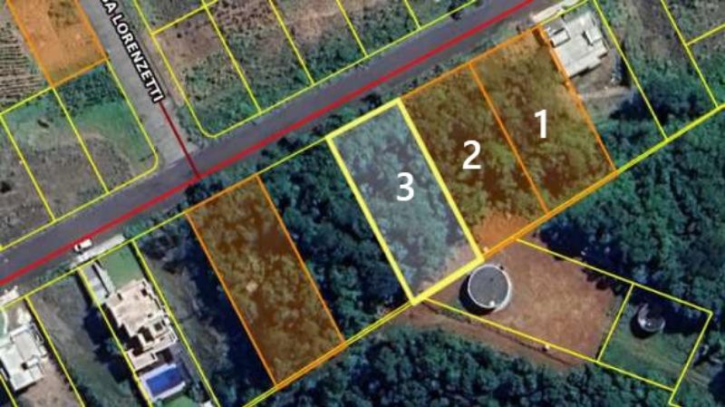Três Terrenos com: 883,56m²; 915,51m²; 851,62 m²,