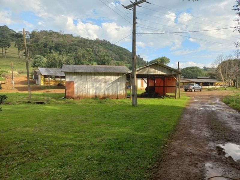 Terreno com 101.534,30m² com edificações, localizado em Concórdia - SC