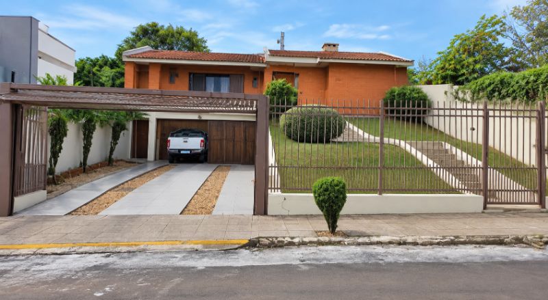 Imagem do imóvel Terreno com 644,00m² com casa de 304,53m²